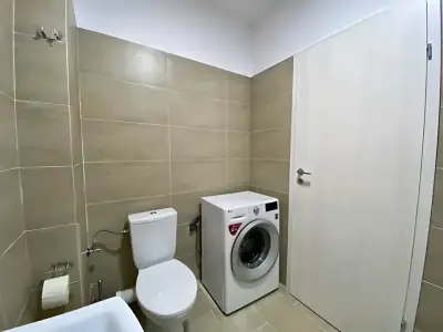 Baie utilata apartament vanzare Sector 4 Bucuresti masina
